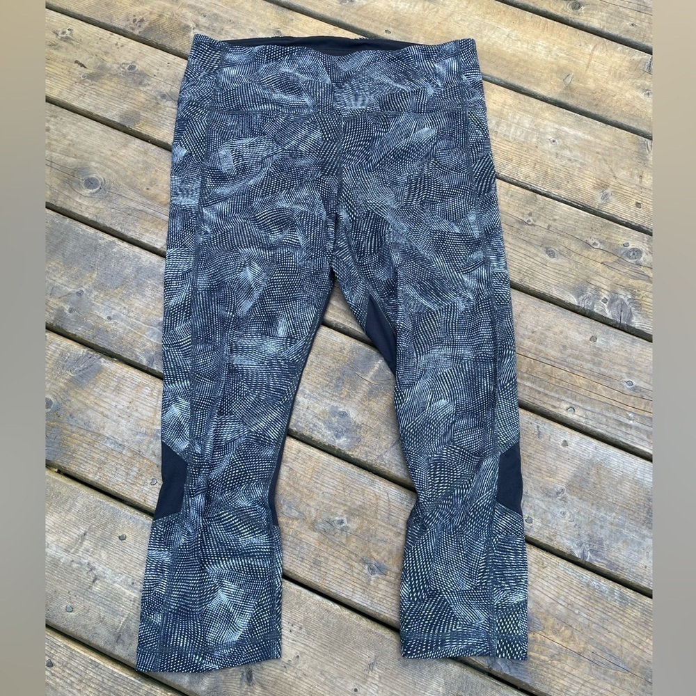 Lululemon 23” cropped leggings size 10